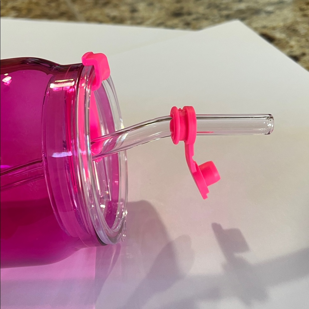 Barbie Limited Edition glass tumbler: pink with gold accents, 16oz - Picture 4 of 5